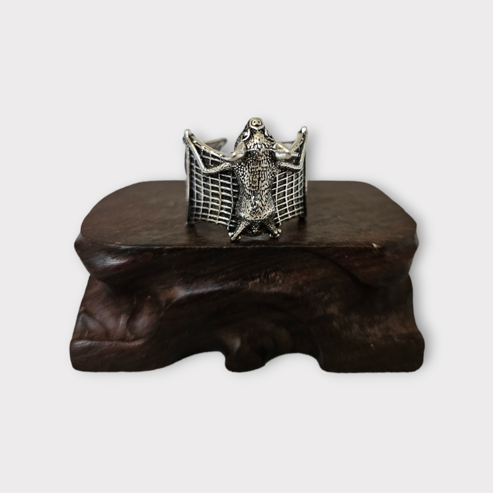Silver bat ring - Picture 3 of 5